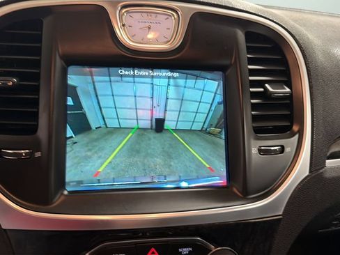 Used 2019 Chrysler 300 Limited AWD/4WD image 22