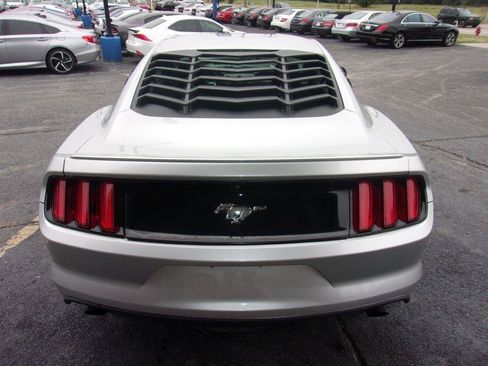 Used 2015 Ford Mustang Coupe RWD image 5