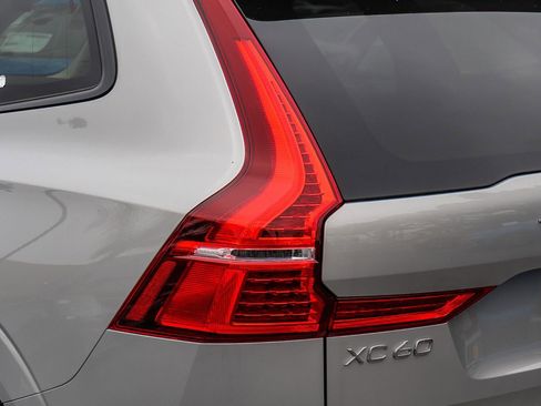 Used 2025 Volvo XC60 T8 Plus w/ Climate Package PRO AWD/4WD image 9