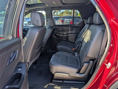 Used 2023 Chevrolet Traverse RS image 8