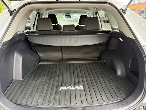 Used 2022 Toyota RAV4 XLE image 9