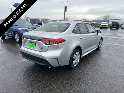Used 2025 Toyota Corolla LE image 3