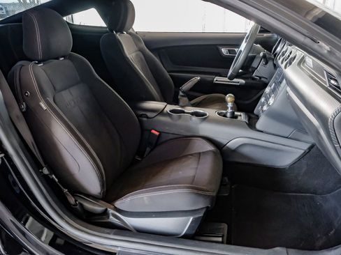 Used 2019 Ford Mustang Coupe image 30