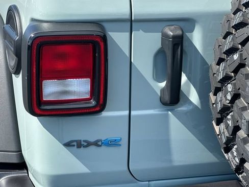 Used 2023 Jeep Wrangler Unlimited AWD/4WD image 30