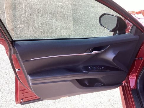 Used 2018 Toyota Camry LE w/ Convenience Package FWD image 20