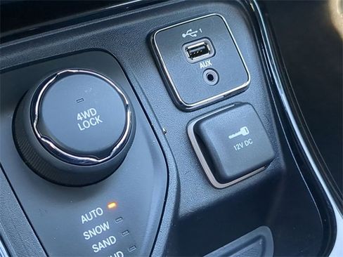 Certified 2019 Jeep Compass Limited image 28
