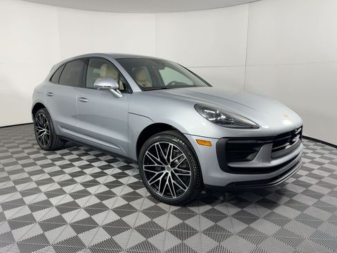 Certified 2026 Porsche Macan AWD/4WD image 7