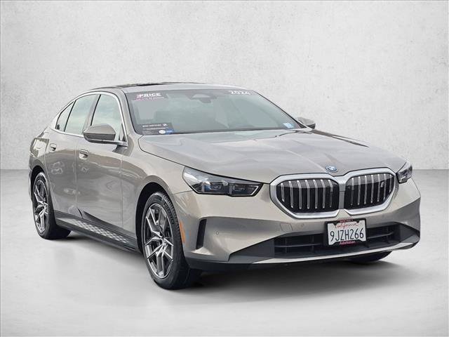 Used 2024 BMW i5 eDrive40i w/ Premium Package RWD image 3
