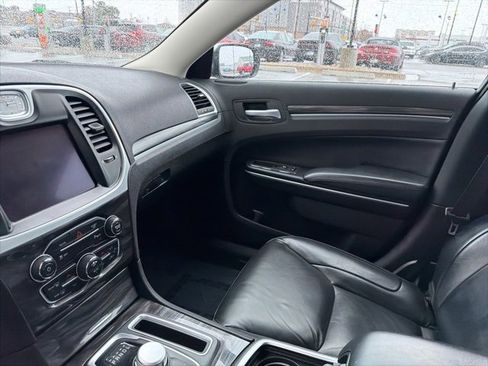 Used 2022 Chrysler 300 Touring L image 22