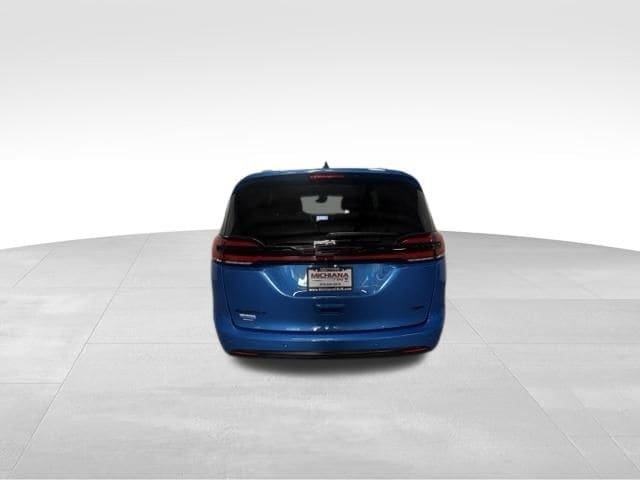 New 2027 Chrysler Pacifica Select AWD/4WD image 7
