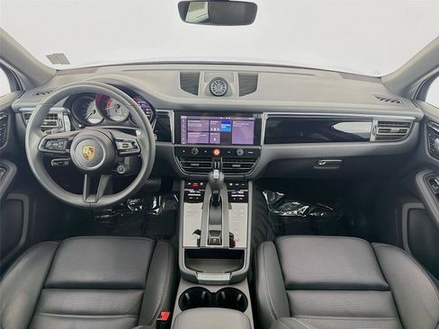 Certified 2025 Porsche Macan image 16