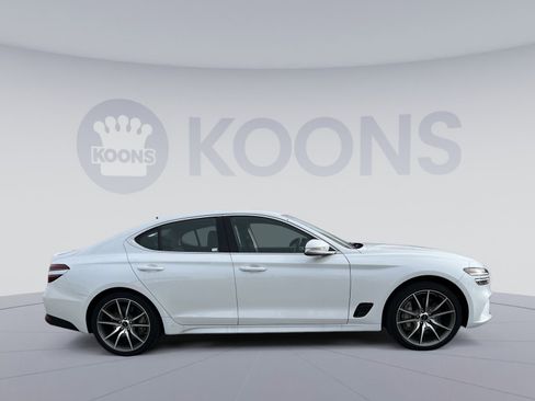 Used 2025 Genesis G70 2.5T image 8