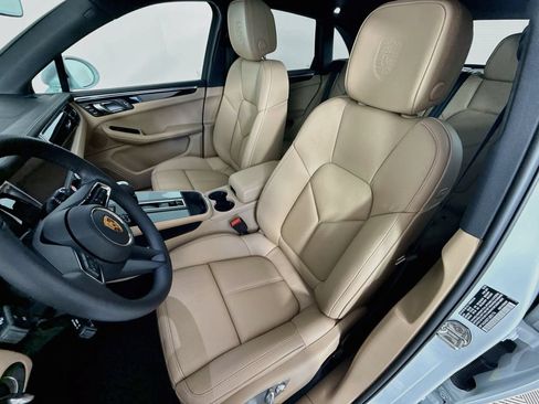 Certified 2026 Porsche Macan AWD/4WD image 5