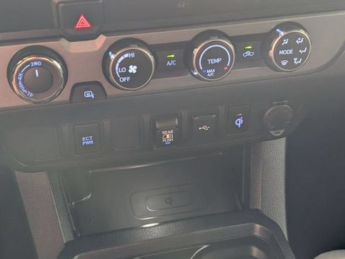Used 2020 Toyota Tacoma TRD Sport AWD/4WD image 23