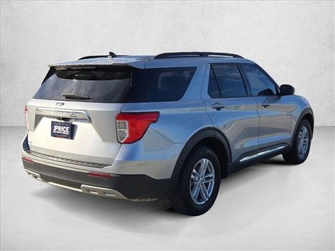 Used 2024 Ford Explorer XLT w/ Equipment Group 202A RWD image 5