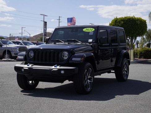 Used 2024 Jeep Wrangler Unlimited w/ Technology Group AWD/4WD image 8
