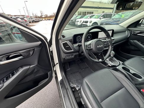 Used 2024 Kia Seltos EX AWD/4WD image 25