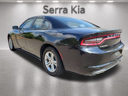 Used 2016 Dodge Charger SE RWD image 3