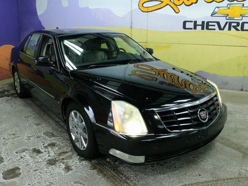 Used 2010 Cadillac DTS Premium image 4