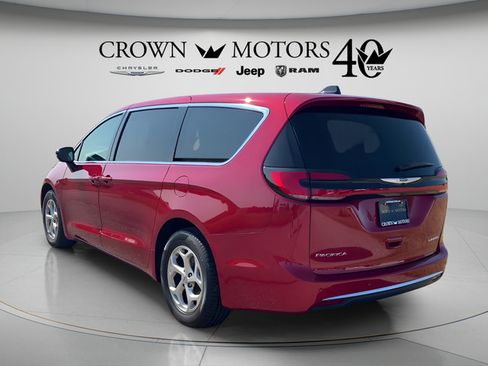 Used 2024 Chrysler Pacifica Limited FWD image 7