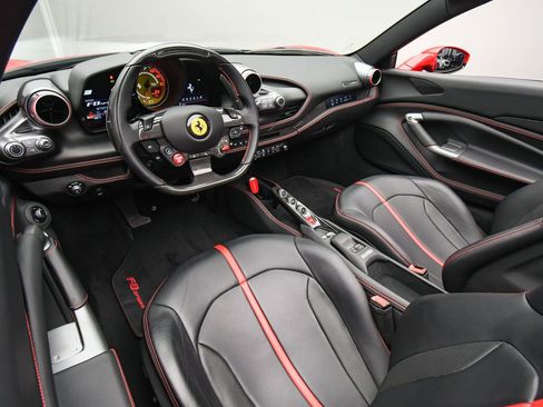 Certified 2021 Ferrari F8 Tributo image 11