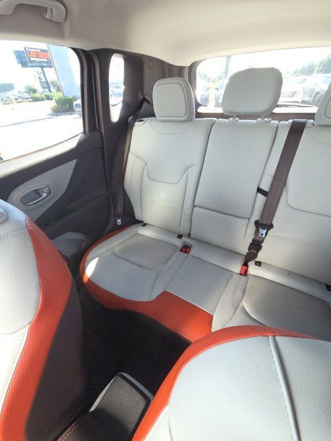 Used 2017 Jeep Renegade Limited FWD image 12