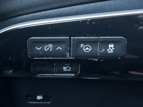 Used 2021 Toyota Prius LE FWD image 29