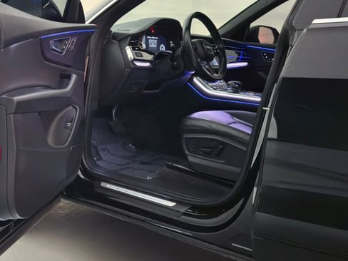 Used 2019 Audi Q8 Premium Plus w/ Premium Plus image 16