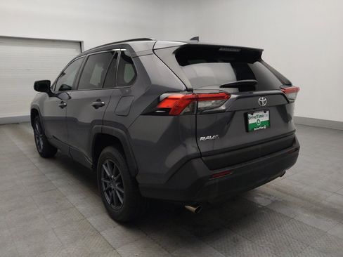 Used 2020 Toyota RAV4 LE FWD image 5