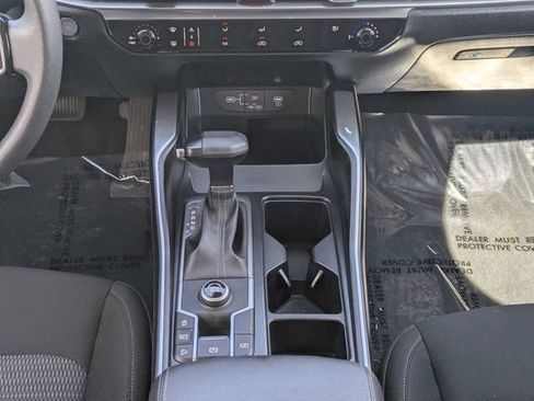 Used 2024 Kia Sorento LX image 19