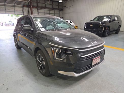 Used 2025 Kia Niro LX FWD image 6