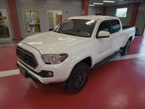 Certified 2023 Toyota Tacoma SR5 image 3