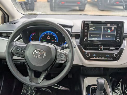 Used 2022 Toyota Corolla LE image 17