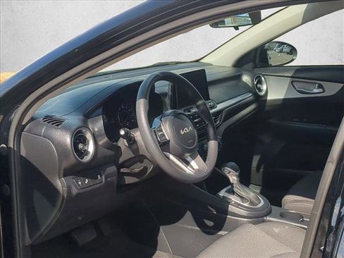 Used 2024 Kia Forte LXS w/ LXS Technology Package image 9