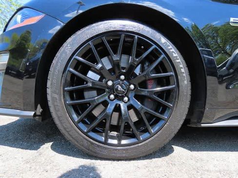 Used 2018 Ford Mustang GT Premium w/ GT Performance Package RWD image 9