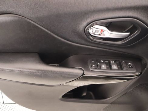 Used 2020 Jeep Cherokee Latitude Plus AWD/4WD image 15