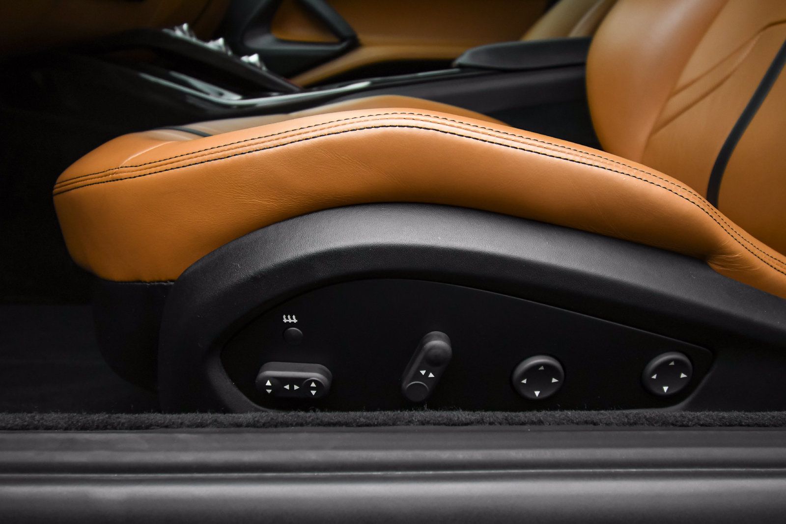 Used 2018 Ferrari 812 Superfast RWD image 34
