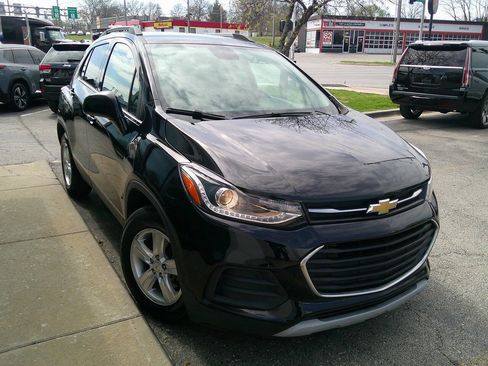 Used 2019 Chevrolet Trax LT w/ LT Convenience Package FWD image 4