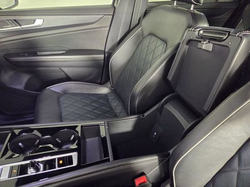 Used 2024 Volkswagen Atlas Cross Sport SEL Premium R-Line AWD/4WD image 20