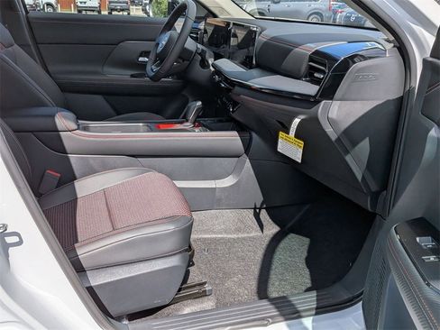 New 2026 Nissan Kicks SR w/ Cold Weather Package image 21