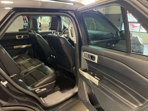 Used 2021 Ford Explorer XLT AWD/4WD image 15