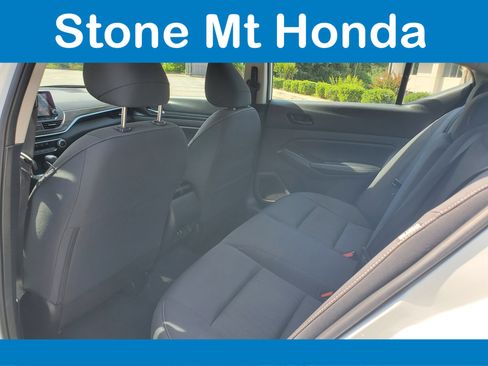 Used 2025 Nissan Altima 2.5 SV FWD image 11