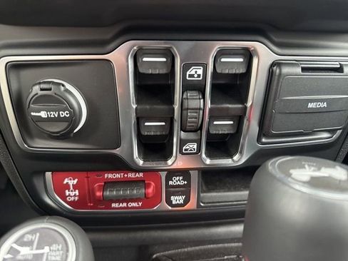 Used 2026 Jeep Wrangler Unlimited Rubicon AWD/4WD image 25