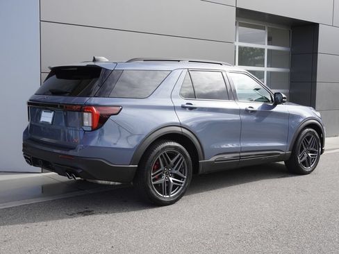 Used 2025 Ford Explorer ST w/ Sun And Sound Package AWD/4WD image 4