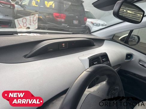 Used 2019 Toyota Prius XLE image 8