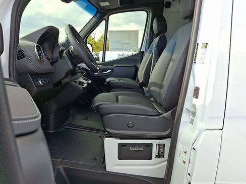Used 2026 Mercedes-Benz Sprinter 2500 image 12
