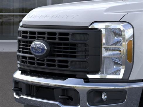 New 2026 Ford F250 XL w/ XL Chrome Package image 19