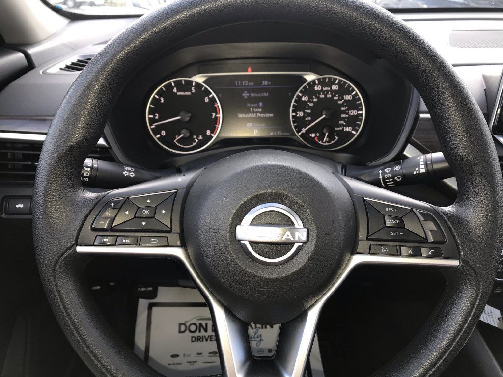 Used 2024 Nissan Altima 2.5 SV FWD image 14
