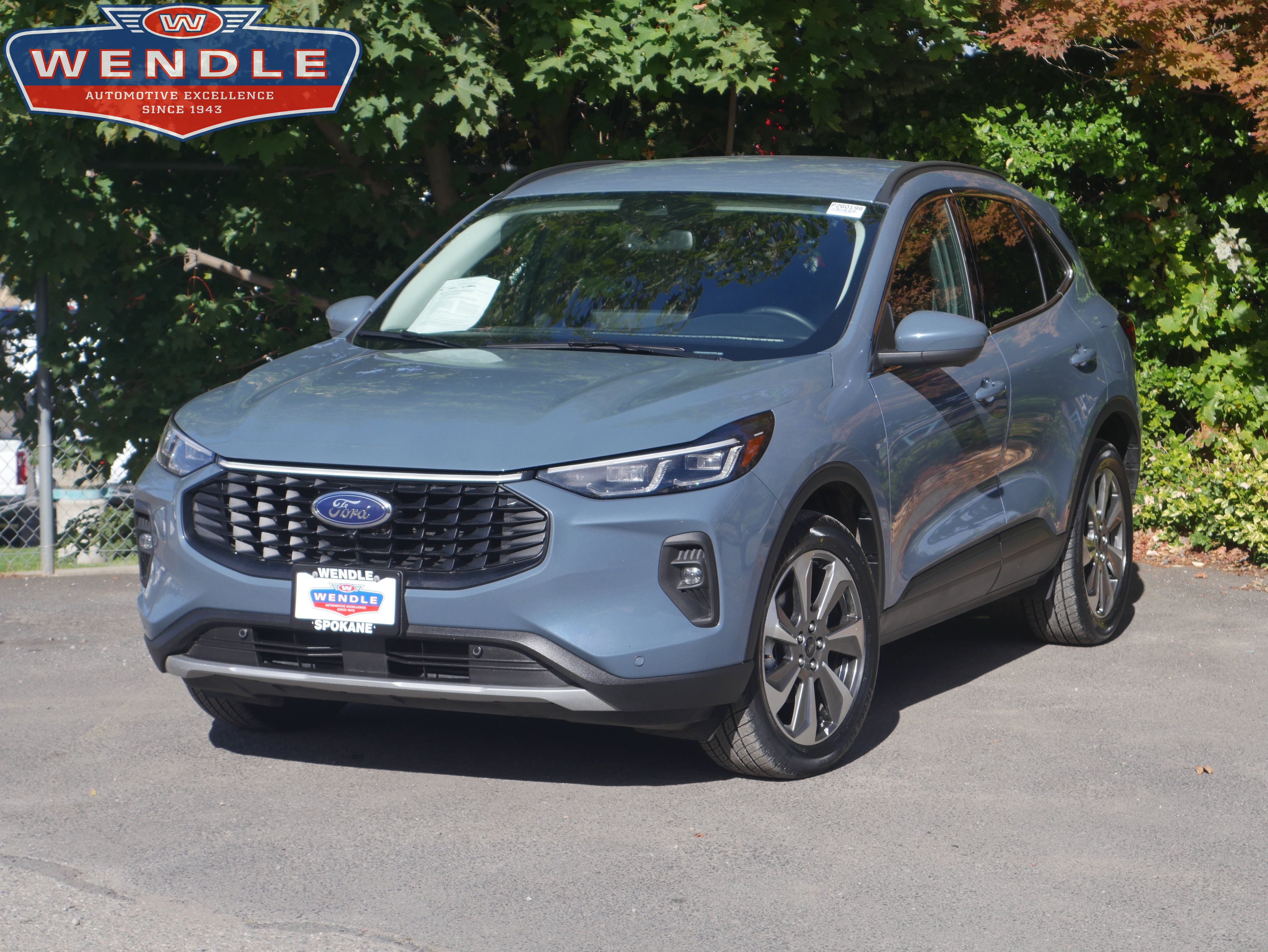 Certified 2024 Ford Escape Platinum AWD/4WD image 1
