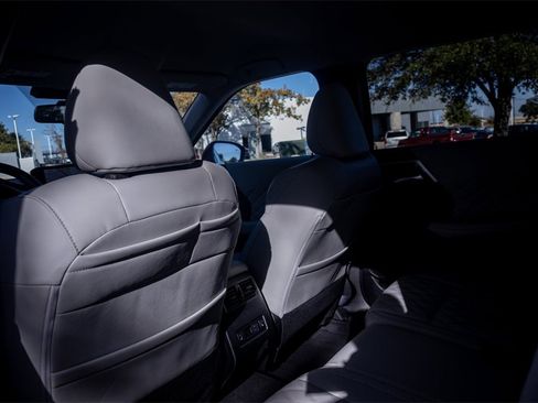 Used 2024 Mitsubishi Outlander SEL image 17